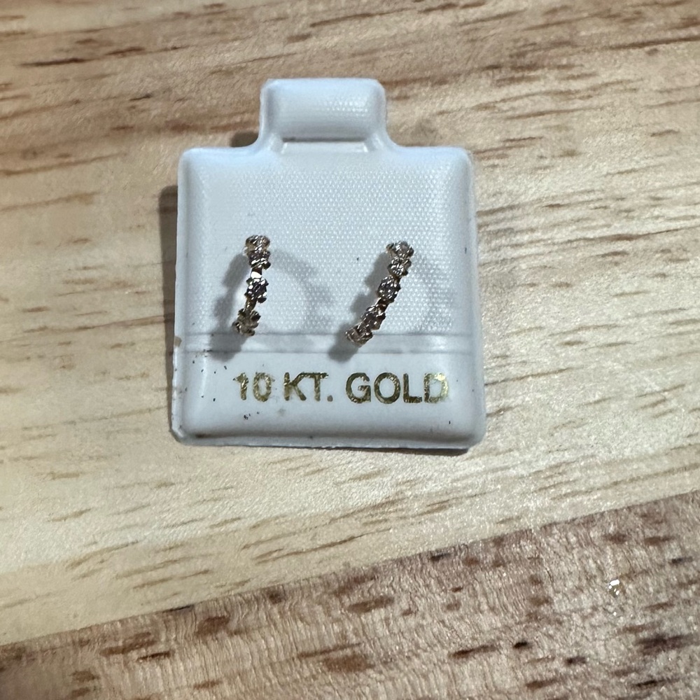10k gold earrings with screw on back